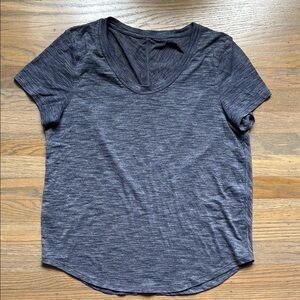 Lululemon Meant To Move Tee Heathered gray Size 6 Or 8